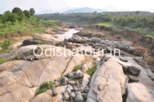Read more about the article Hatipathar Rocks & Waterfall, Rayagada
