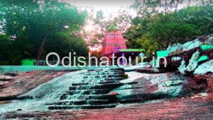 Read more about the article Gadgada Waterfall & Temple Chatikona, Rayagada