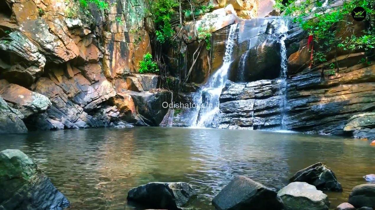 Read more about the article Deojharan Waterfall & Spring, Deogarh