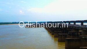 Read more about the article Naraj Barrage & Dam, Peacock Valley, Cuttack