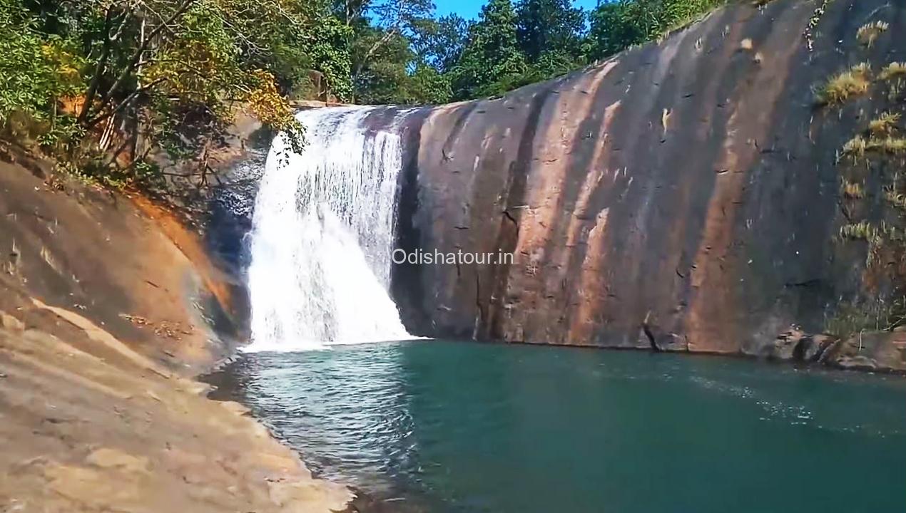 Read more about the article Kuladera Waterfall, Deogarh