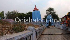 Read more about the article Huma Leaning Shiva Temple, Sambalpur