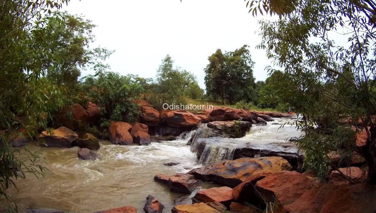Read more about the article Lal Pathar Waterfall, Belpahar, Jharsuguda
