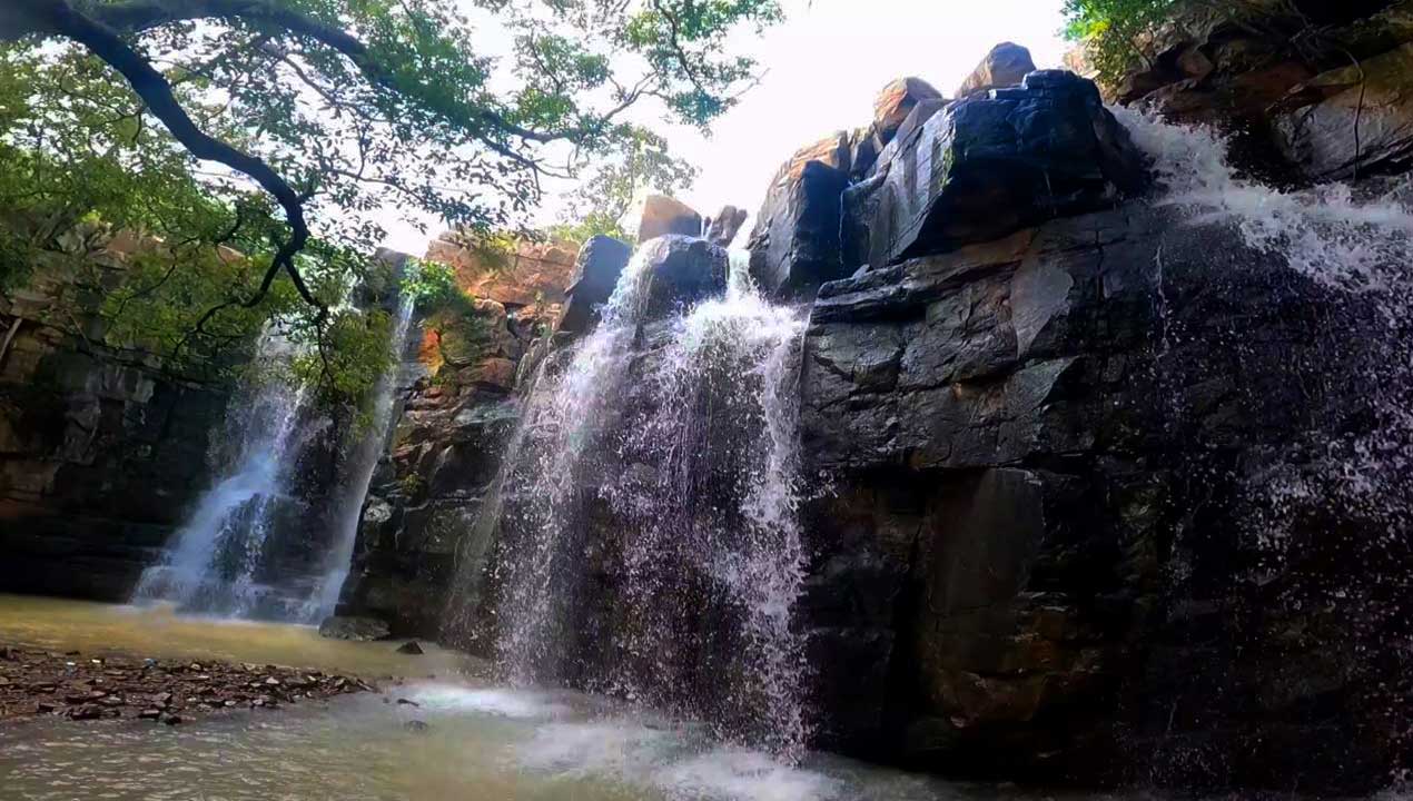Aapkhol-waterfall-baragarh