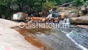 Read more about the article Dekrajodi Waterfall, Bhejangiwada, Malkangiri