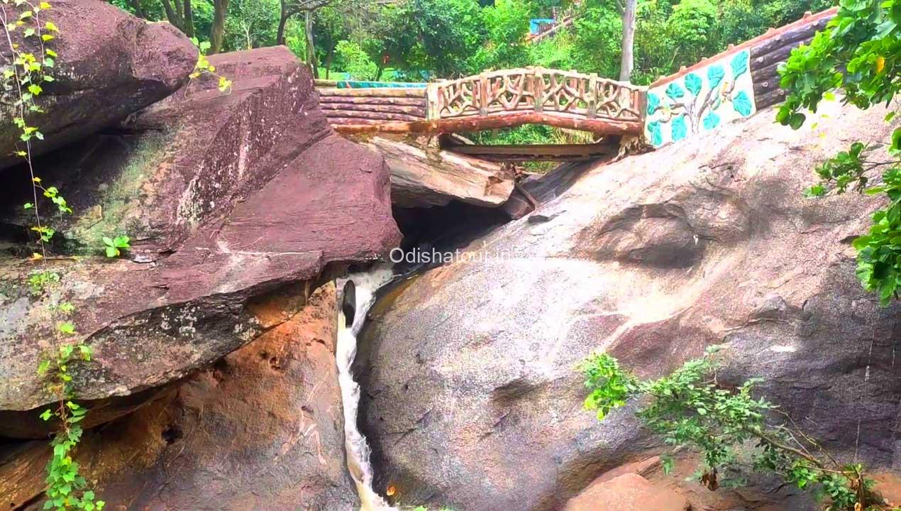 Read more about the article Mangardora Temple, Ghumar Waterfall, Nabarangpur