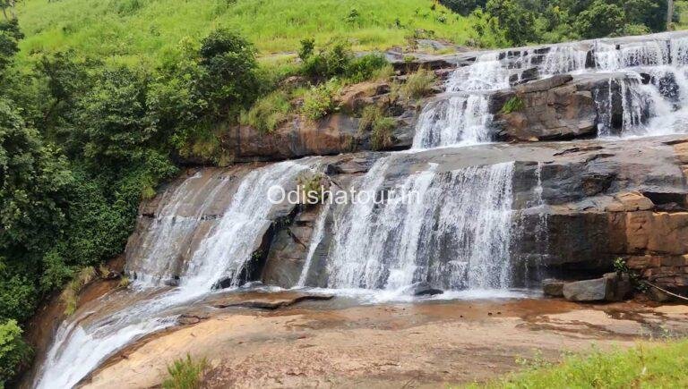 Minakhunti Waterfall