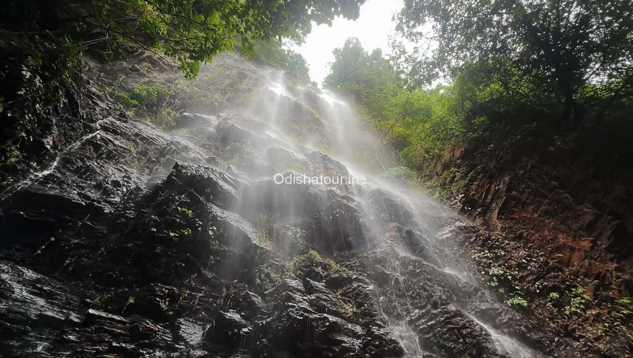 Read more about the article Jhinkra Waterfall, Bolani, Barbil, Keonjhar