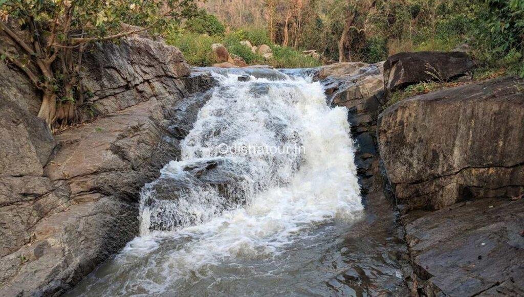 Pulligummi Waterfall, Gajapati